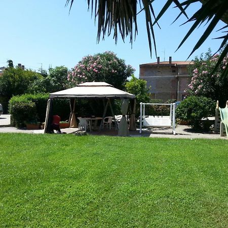 דירות Garden Basement - Seminterrato Max 4 Ospiti - Fiumicino Vicino Aeroporto E Fiera מראה חיצוני תמונה