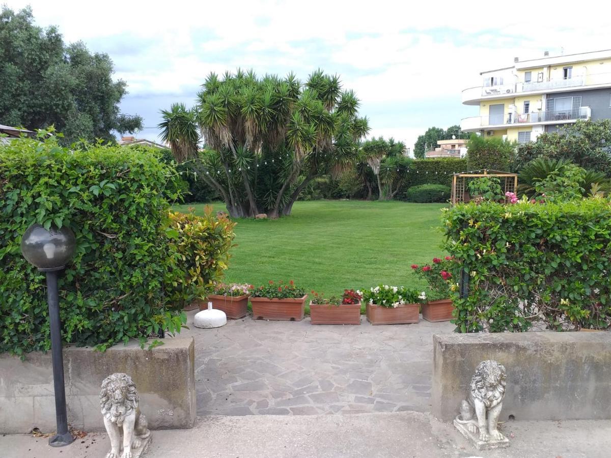 דירות Garden Basement - Seminterrato Max 4 Ospiti - Fiumicino Vicino Aeroporto E Fiera מראה חיצוני תמונה