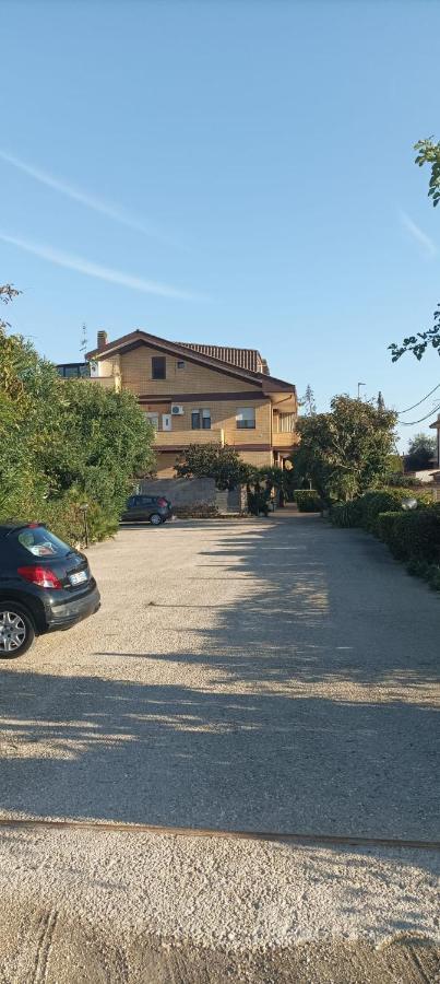 דירות Garden Basement - Seminterrato Max 4 Ospiti - Fiumicino Vicino Aeroporto E Fiera מראה חיצוני תמונה