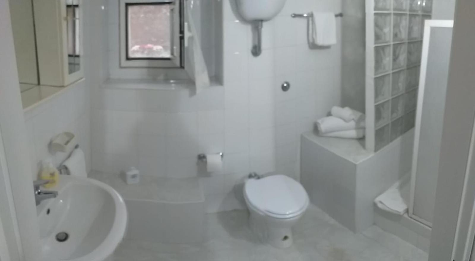 דירות Garden Basement - Seminterrato Max 4 Ospiti - Fiumicino Vicino Aeroporto E Fiera מראה חיצוני תמונה